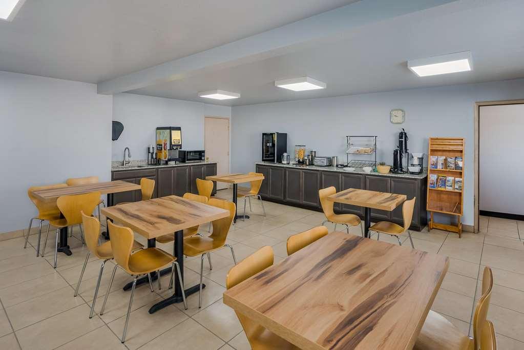 Surestay Hotel By Best Western Wells Restaurant photo